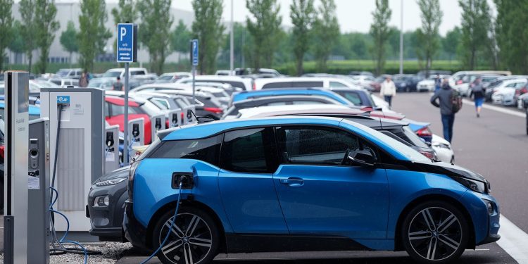 Benin’s Innovative Approach: Transforming Used Car Market for Climate Resilience