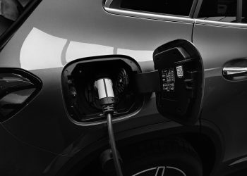 5 Ways to Extend the Battery Life of Your Electric Car